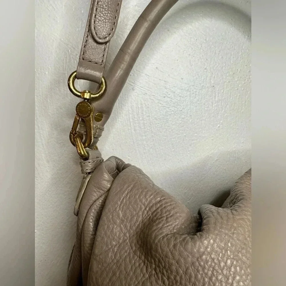 MARC JACOBS LIL UKITA DIRTY MARTINI TAUPE LEATHER CROSSBODY SHOULDER BAG